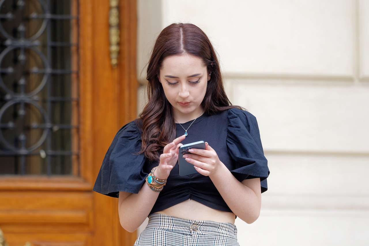 girl, smartphone, portrait, person, texting, woman, mobile phone, outdoors, urban